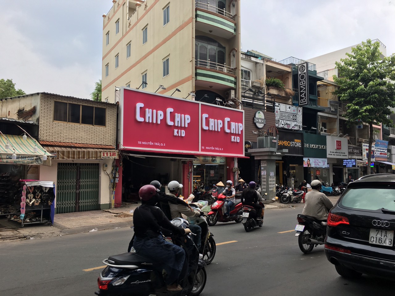 Thiết kế thi công shop chip chip 01
